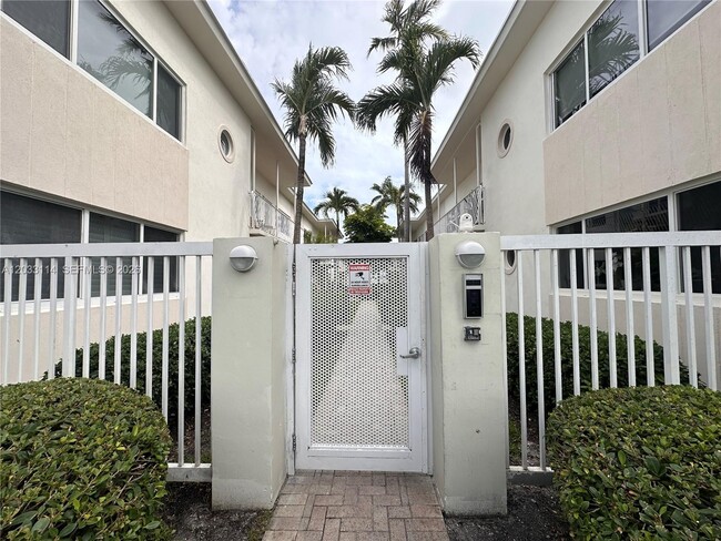 Photo - 1100 Venetian Way Unit 2B