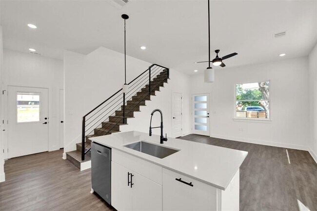 Photo - 7603 Carver Ave