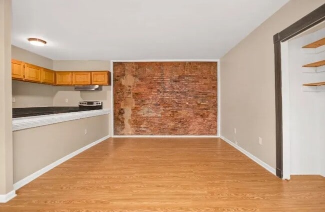 Living Space - 58 Buckingham St Unit A