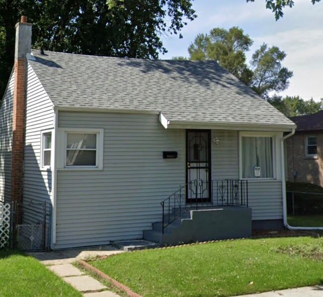 Building Photo - 2 Bedroom 1 Bathroom house in Calumet Park...