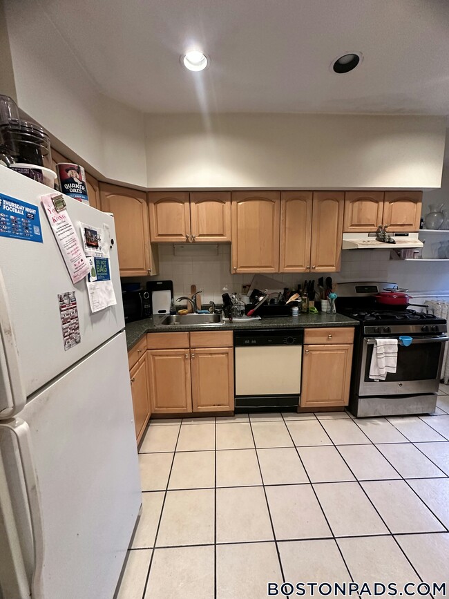 10 Strathmore Rd Unit 3