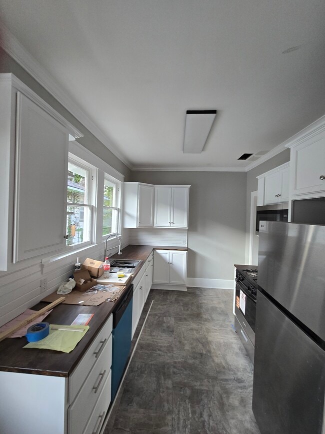 Photo - 328 Robinson Pl