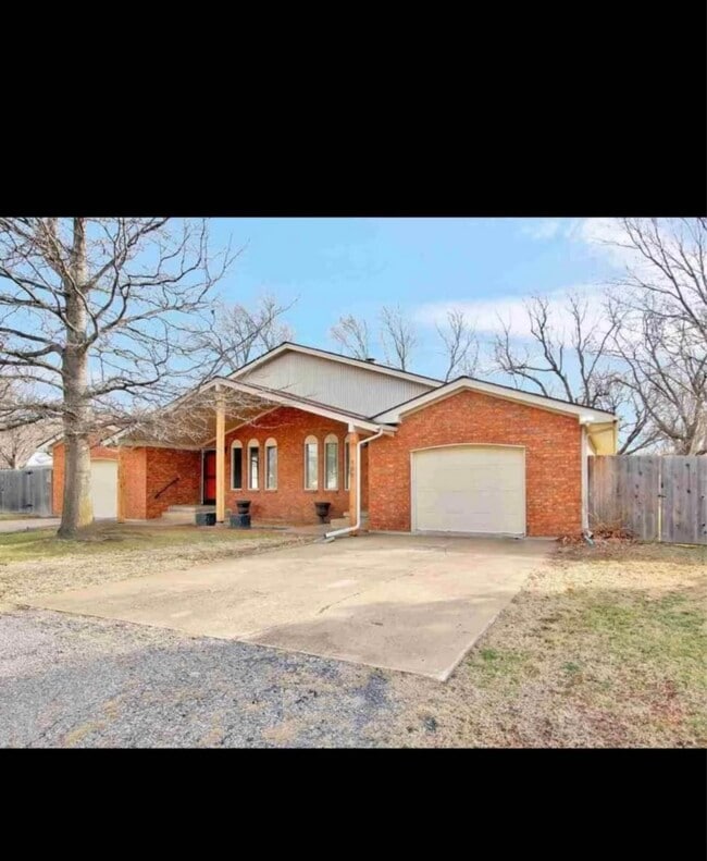 Building Photo - 702 S Taylor St