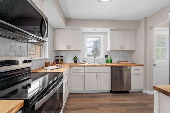 Photo - 10310 Lackland Rd