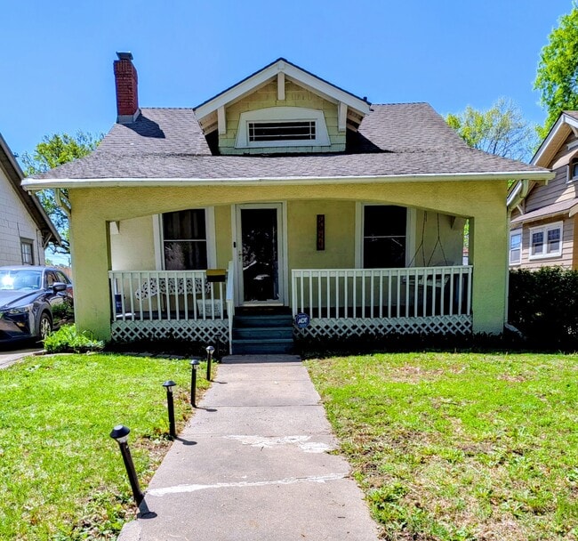 Building Photo - 1021 E 76th St