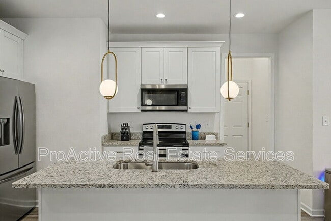 Photo - 3026 Peronne Ave