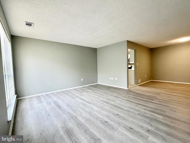 Photo - 44 Cheverny Ct