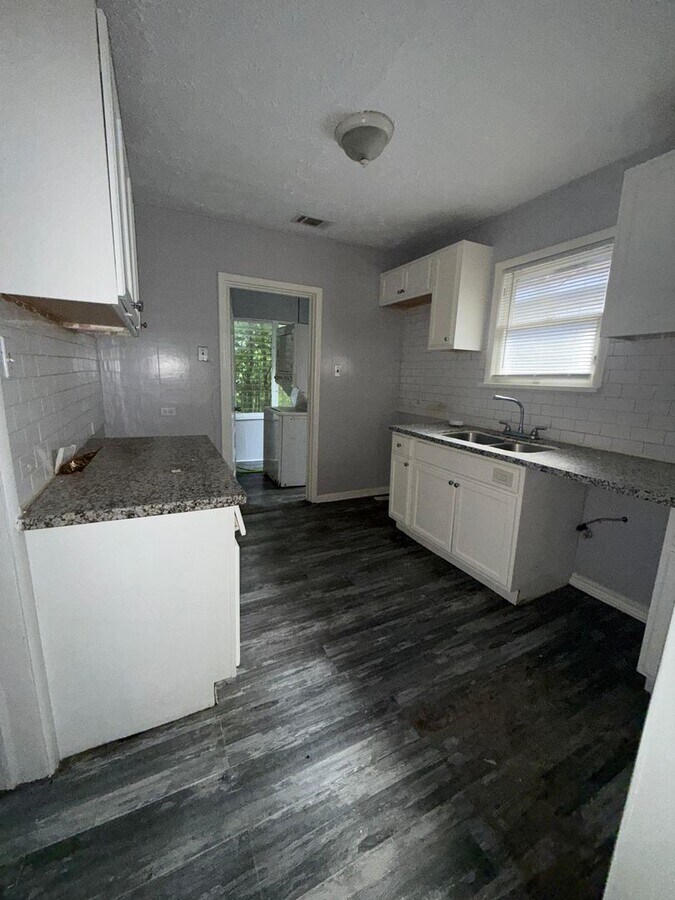 Photo - 3012 Live Oak St