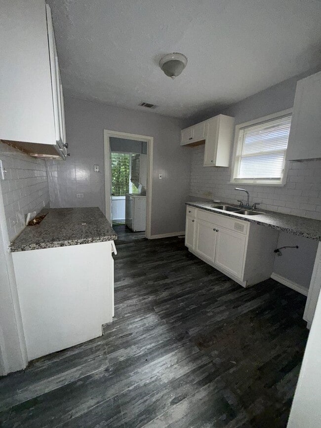 3012 Live Oak St