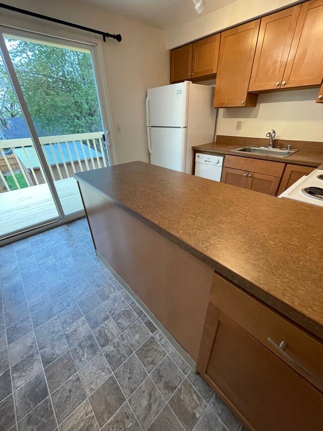 Building Photo - 1518 W Street -PDFT VAN Unit B Rental