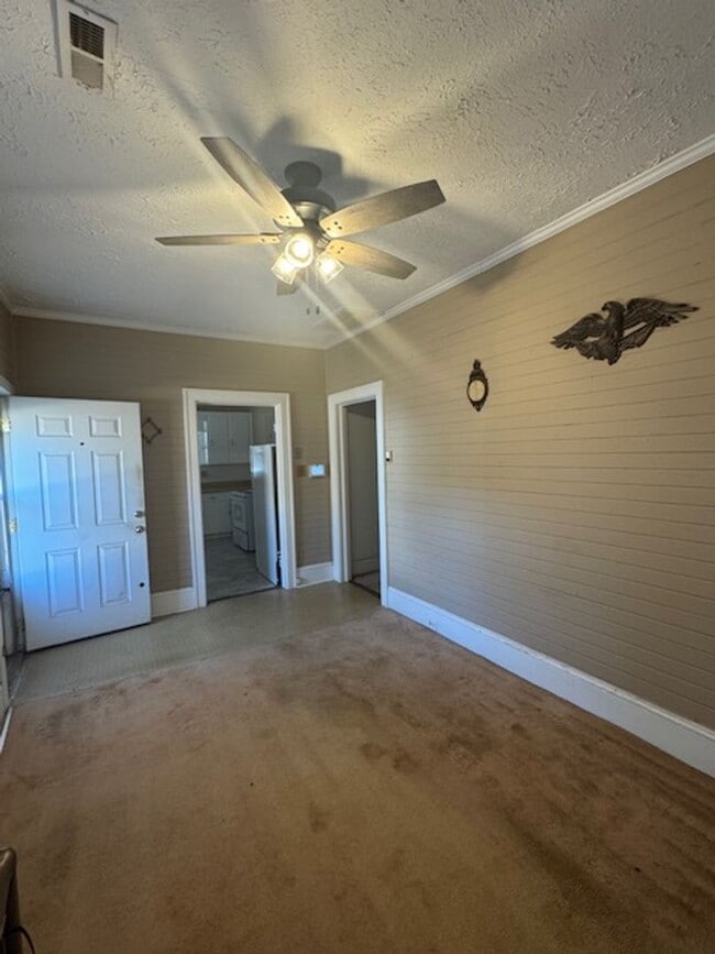 Photo - 911 E 4th St