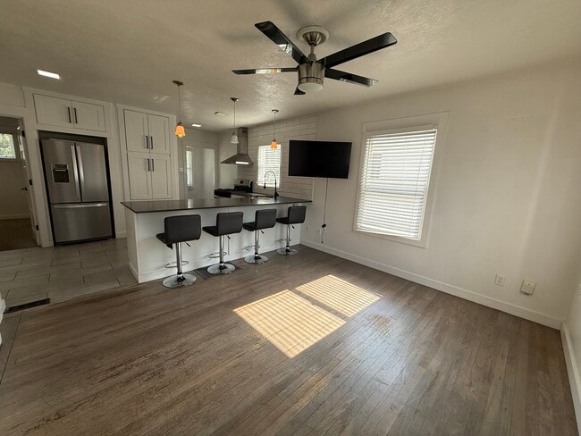 Photo - 909 Crandall Ave S
