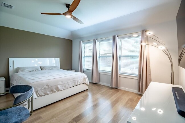 Photo - 2122 Mossfield Ln