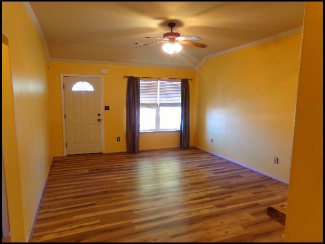 Photo - 909 Yarrow Dr