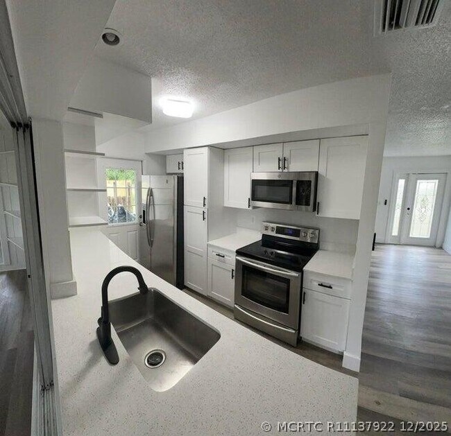 402 NE Armory Cir