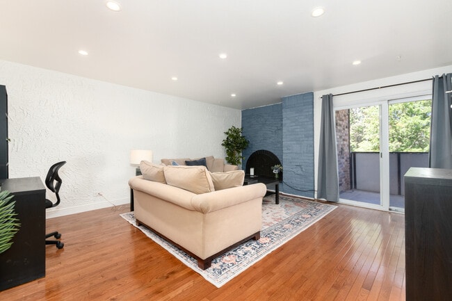 Building Photo - 1350 Josephine St Unit 308