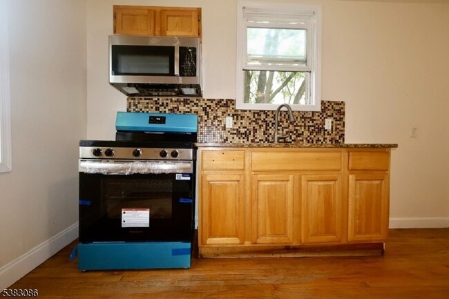 Building Photo - 34-36 Hedden Terrace Unit 3
