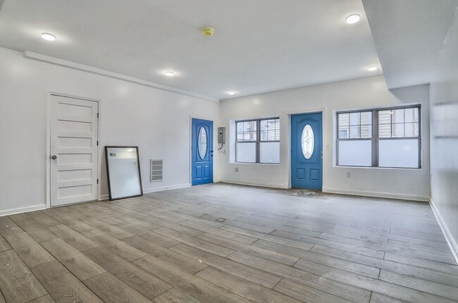 Photo - 9017 Riverside Pl