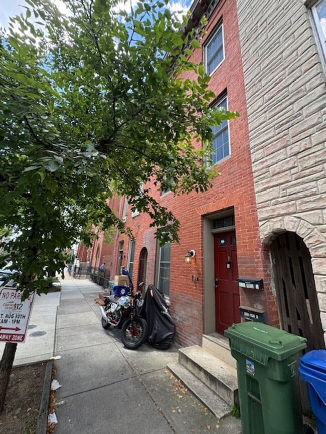 Building Photo - 930 S Hanover St Unit 2 Rental