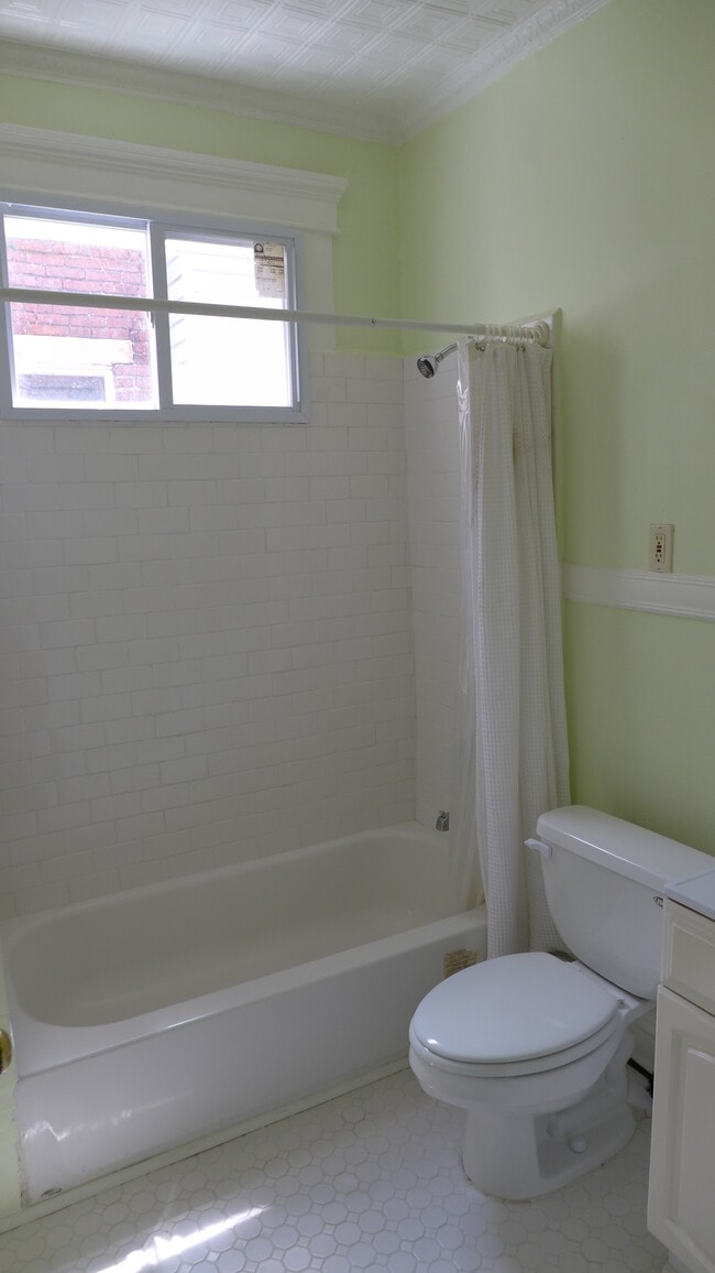 Photo - 341 E 28th St