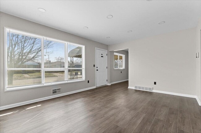 Photo - 20247 Griggs St