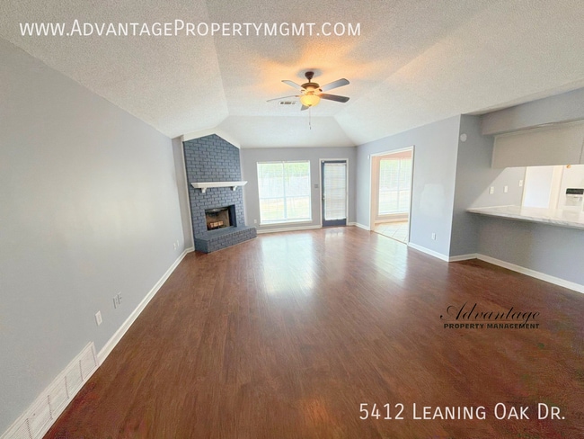 Photo - 5412 Leaning Oak Dr