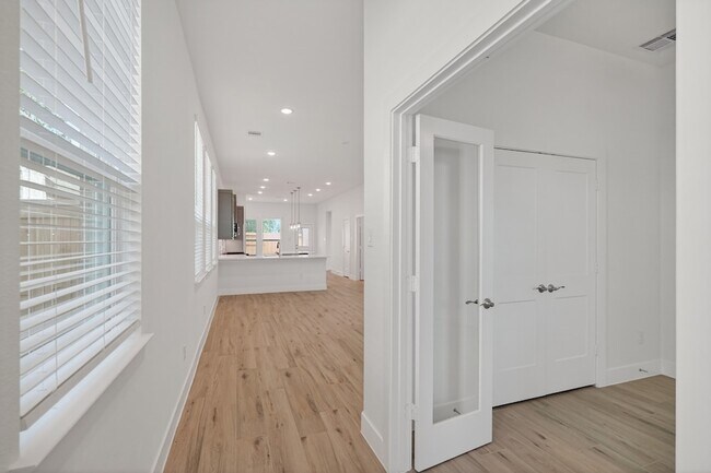 648 Crested Duck Ct