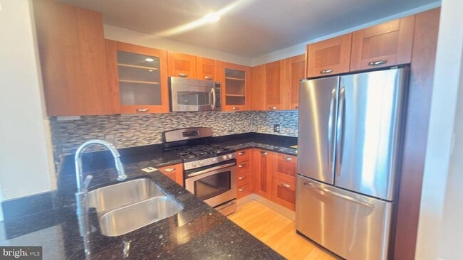 Building Photo - 5750 Bou Ave Unit 1610