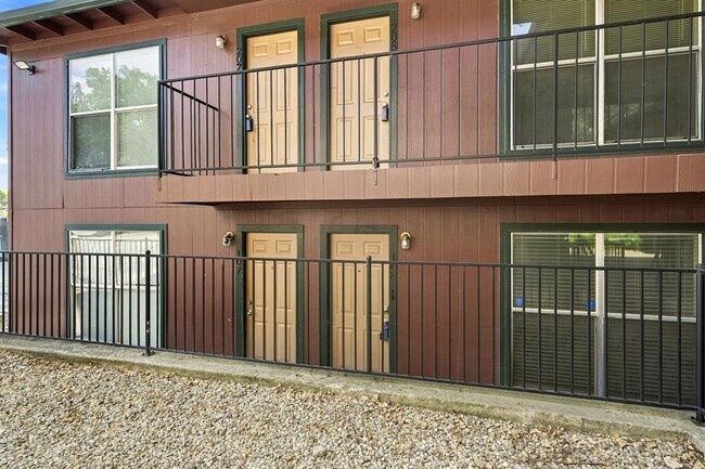2319 Greenfield Pkwy Unidad 207