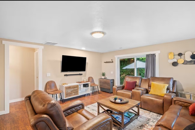 Photo - 9810 NE 3rd St