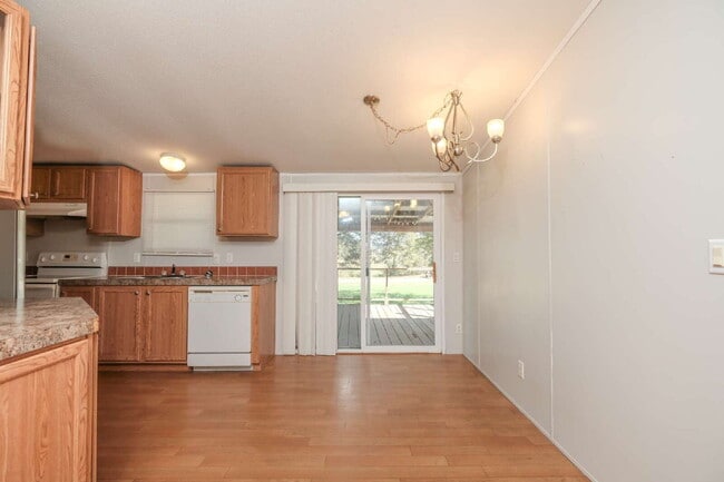 Photo - 1483 Kemp Rd