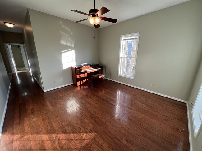 Photo - 205 Woodland St