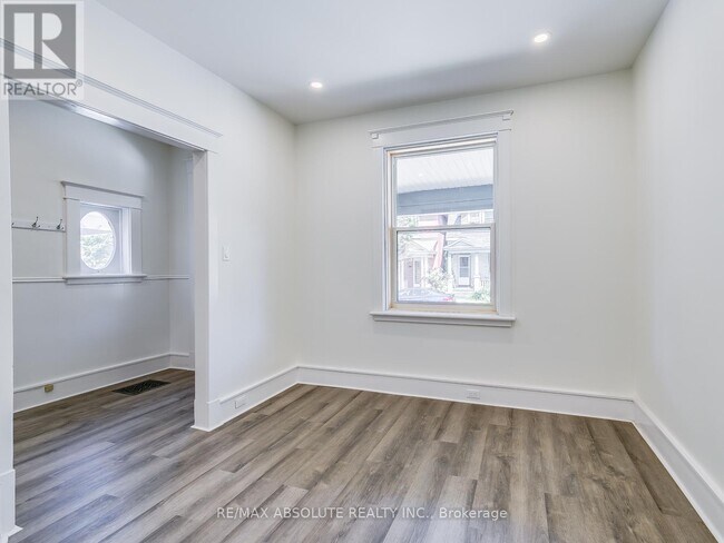 Photo - 222 Plymouth St