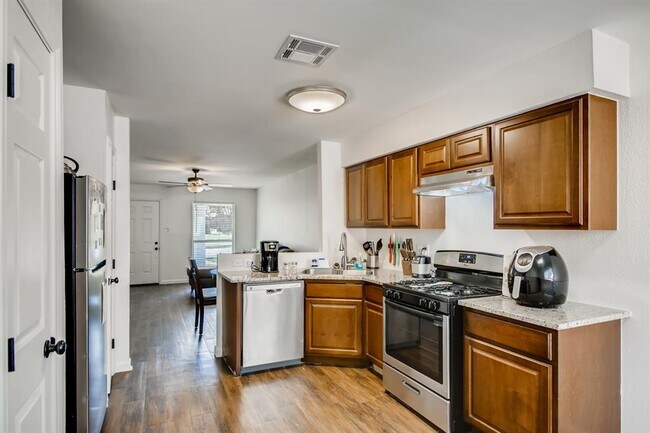 Photo - 312 W William Cannon Dr