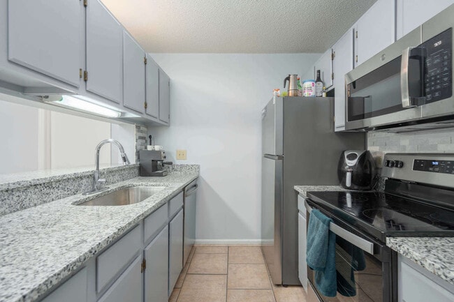 Building Photo - University Terrace North