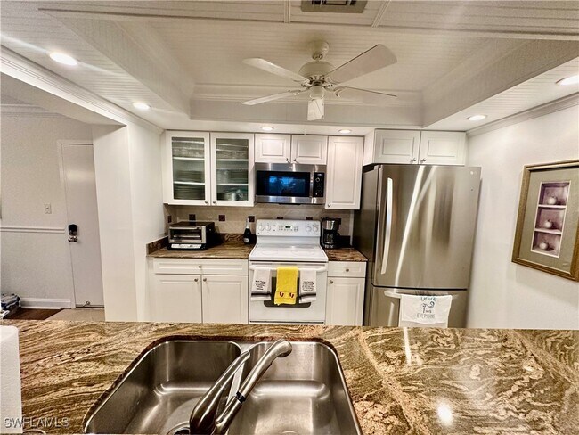 Photo - 555 Park Shore Dr Unidad B403