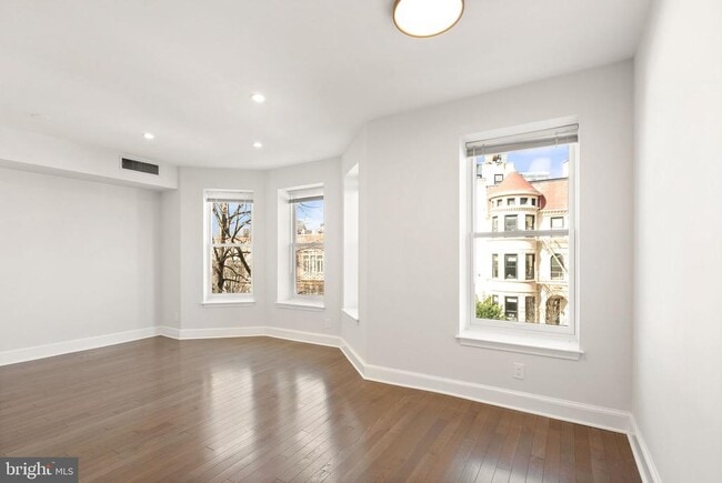 Photo - 1733 20th St NW Unit 301