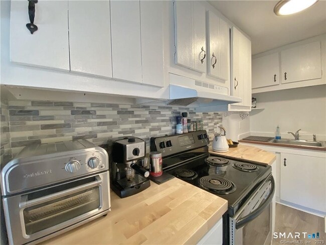 Building Photo - 16 Ruby St Unit 4