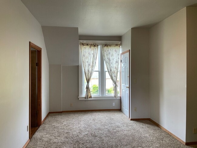 Photo - M1614 #1-3 Unit M1614-3