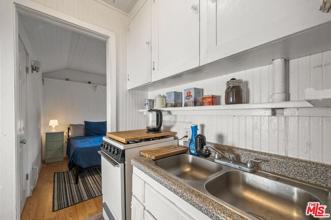 Photo - 1612 N Genesee Ave