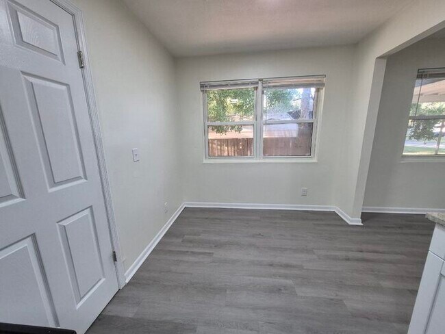 Cozy 3 Bedroom Home With Spacious Yard