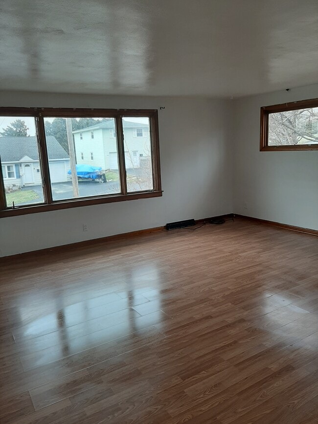 Building Photo - 517 Stafford Ave Unit 2nd Floor Rental