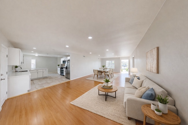 Photo - 4BD/2BA, Upgraded Kitchen! Sunroom!