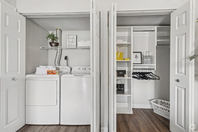 1BR, 1BA - 717SF - Bedroom