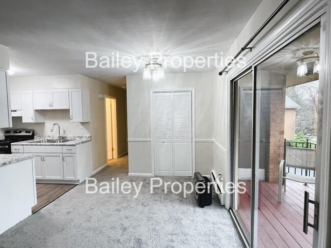 Building Photo - 3501 Illinois Ave Unit E7