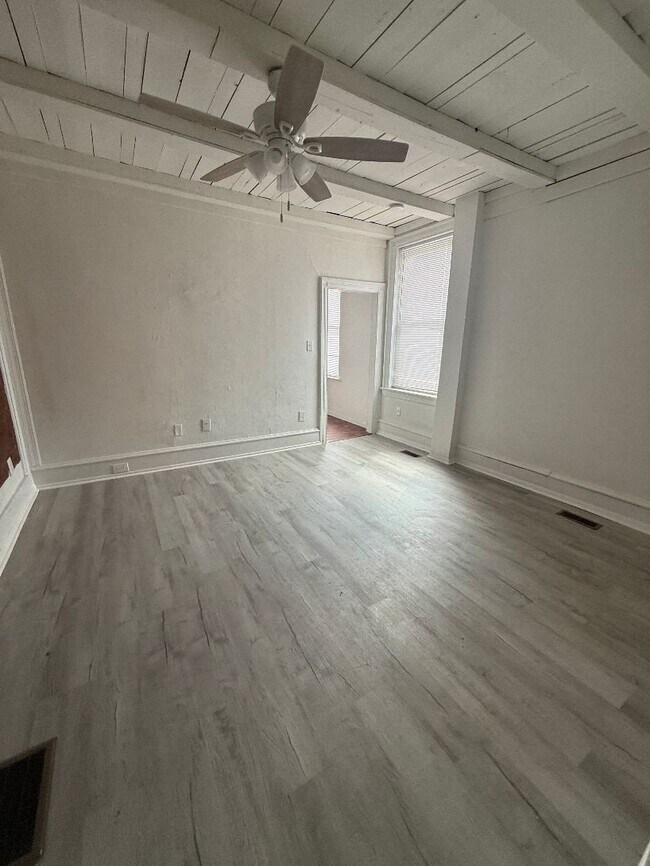2083 E Clearfield St Unidad 1 Rear