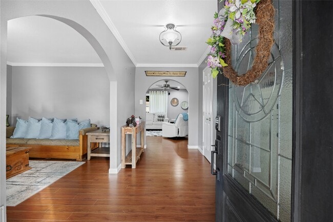 Building Photo - 918 Hollow Tree St