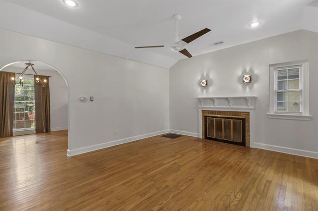 Photo - 307 Circle Dr