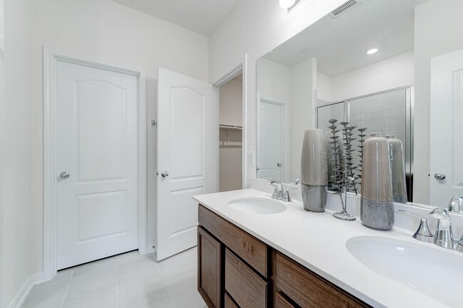 Building Photo - 2034 Domeniko Dr