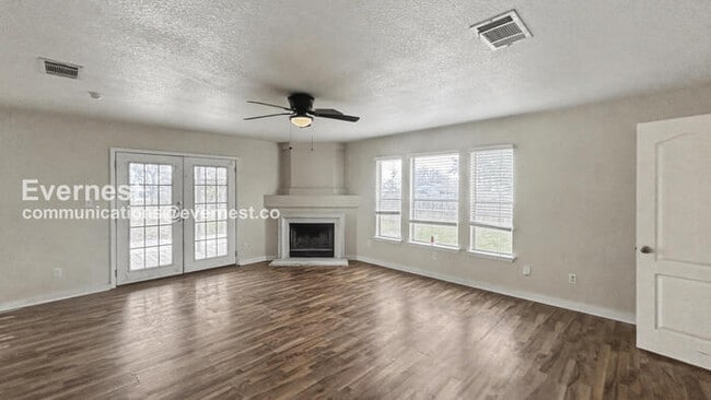 Photo - 4 Bed, 2.5 Bath Home with Garage / Pet-Friendly / Available Now!